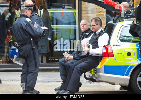 Polizei eine Pause während des G8-Protests in London Stockfoto