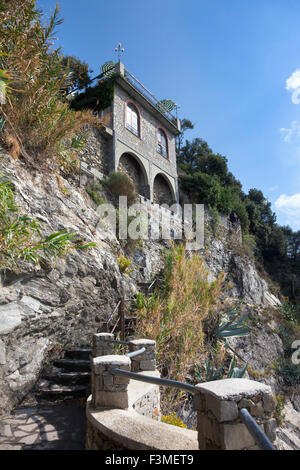 Haus auf einer Klippe Schritt zwischen Monterosso al Mare und Vernazza Cinque Terre, Italien Stockfoto