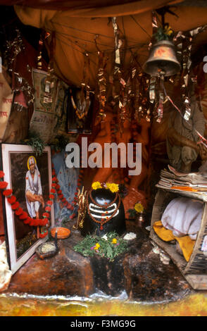 Ort der Anbetung auf Weg zu Gomukh; Gangotri; Uttaranchal; Indien. Gangotri, Uttaranchal, Indien. Gangotri, einem Heiligen hindu pilgri Stockfoto