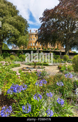 Die Gärten im Belvoir Castle, ein stattliches Haus in Leicestershire, England, UK Stockfoto