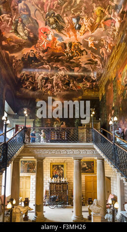 Die Hölle-Treppe mit Decke gemalt von Antonio Verrio, Burghley House in der Nähe von Stamford, Lincolnshire, England, UK Stockfoto