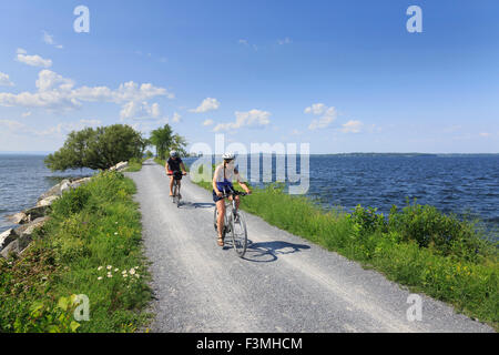 Radweg, Colchester Causeway Park am Lake Champlain, Burlington, Vermont, USA Stockfoto