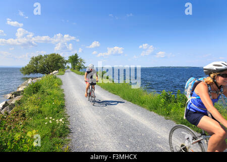 Radweg, Colchester Causeway Park am Lake Champlain, Burlington, Vermont, USA Stockfoto