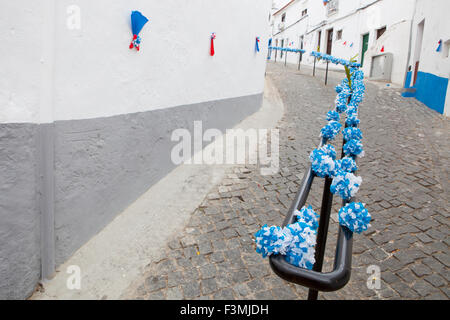 Blumenfest in Campo Maior mit Papier Blumen Decorared Straßen, Portugal Stockfoto