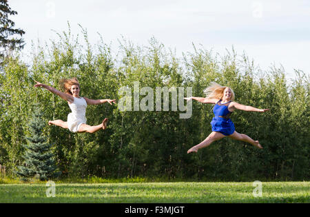 Kanada, Turnerin, springen, Freizeit, Freundinnen Stockfoto