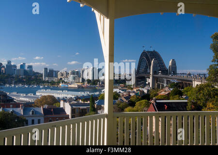 Sydney Harbour Bridge vom Pavilion im Observatorium Park mit Blick auf historischen Viertel The Rocks Sydney NSW Aust Stockfoto