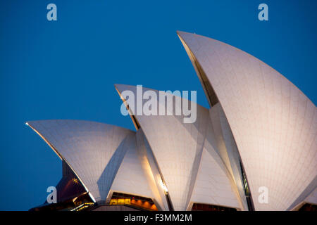 Sydney Opera House Detail des Daches "Segel" in der Nacht Dämmerung Abenddämmerung Sydney New South Wales NSW Australia Stockfoto