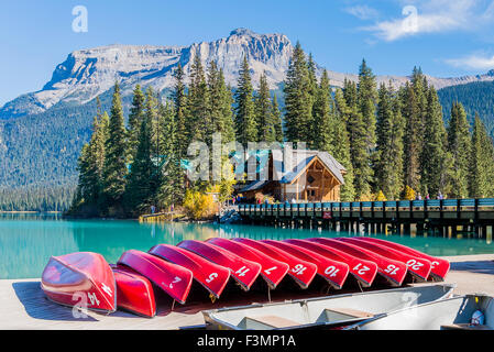 Roten Kanus, Emerald Lake, Yoho Nationalpark, Britisch-Kolumbien, Kanada Stockfoto