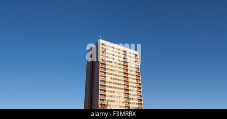 Generische Hochhaus wohnen im Vereinigten Königreich, mit Textfreiraum. Stockfoto