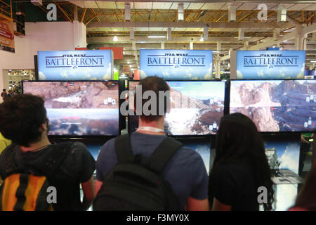 Sao Paulo, Brasilien. 8. Oktober 2015. Besucher in Brasilien Game-Show, die größte Messe der Spiele in Lateinamerika, im Expo Center Norte, im Norden von São Paulo. © Vanessa Carvalho/Brazill Foto Presse/Pacific Press/Alamy Live-Nachrichten Stockfoto