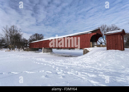 Die West Montrose Bridge aka Kissing an einem Wintertag. Stockfoto