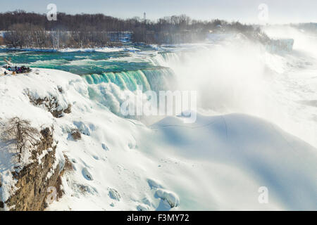 Frakturen in den eiszeitlichen Hügeln an den American Falls in Niagara. Stockfoto