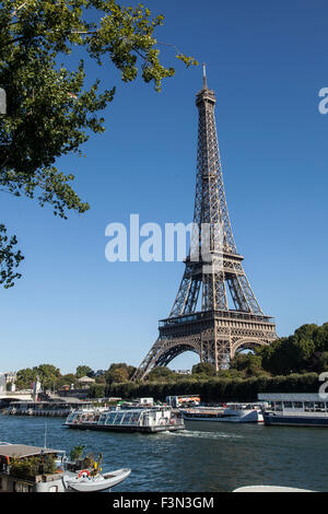 Eiffelturm und der Seine in Paris Stockfoto