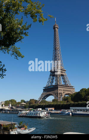 Eiffelturm und der Seine in Paris Stockfoto