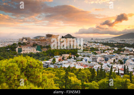 Morgen Blick auf Akropolis vom Philopappos-Hügel im Zentrum von Athen. Stockfoto