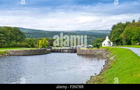 GROßE GLEN WAY ODER TRAIL SCHOTTLAND CULLOCHY SPERRE AUF DEM CALEDONIAN CANAL Stockfoto