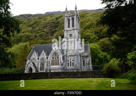 Miniatur Neo gotischen Kirche Kylemore Abbey Connemara county Galway Irland Stockfoto