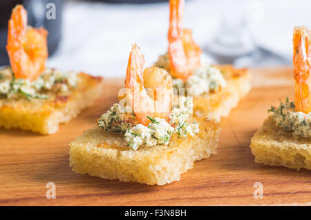 Leckere Garnelen Vorspeise, Tapas auf gebratenen toast Stockfoto