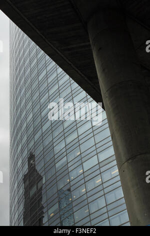 Moderne Architektur im Viertel La Défense in Paris, Frankreich Stockfoto