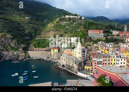 Vernazza, einer der 5 Dörfer der Cinque Terre, Italien Stockfoto