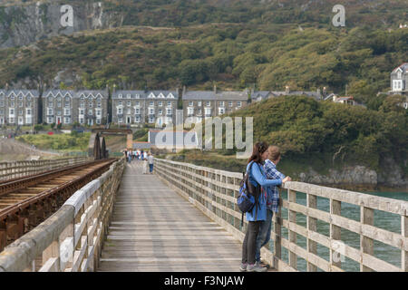 Barmouth Brücke, Walisisch: Pont Abermaw, auch bekannt als Barmouth Viadukt überquert den Mawddach Mündung, Gwynedd, Wales, UK Stockfoto