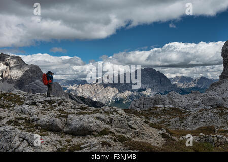 Blick auf die Cinque Torri di Averau vom Nuvolau, Dolomiten, Belluno, Italien Stockfoto