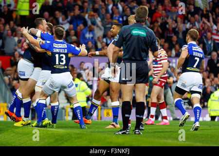 010.10.2015. old Trafford, Manchester, England. Rugby-League-Finale. Leeds Rhinos gegen Wigan Warriors. Danny McGuire von Leeds Rhinos feiert seinen Stockfoto