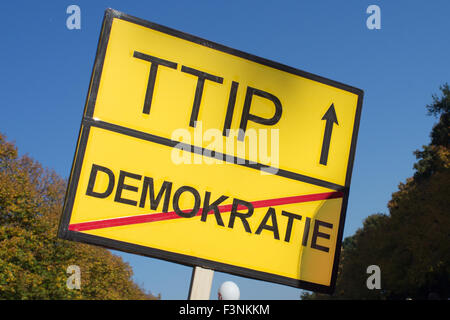 Anti-Ttip Schild an einer Protestaktion in Berlin, Deutschland Stockfoto