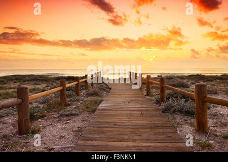 Sunset Beach in der Nähe von Almeria. Cabo de Gata-Nijar Natural Park, Spanien. Andalusien Stockfoto