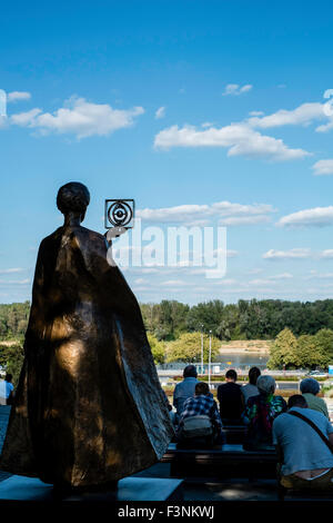 Denkmal von Marie Skłodowska Curie in Warschau polnischer Physiker Chemiker wegweisende Forschung Radioaktivität Stockfoto