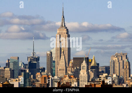 Empire State Building aus Queens gesehen. 350 Fifth Avenue Ecke 34. St. it ist ohne Zweifel eines der wichtigsten Symbole der