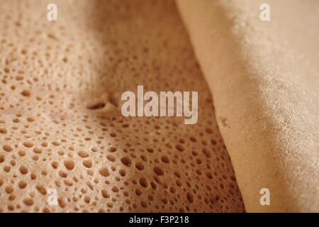 Injera, das äthiopische Fladenbrot aus Teff Mehl Stockfoto