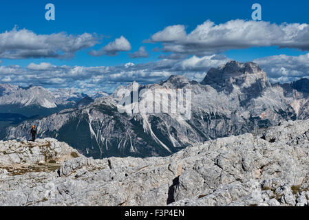 Bergsteiger auf der Via Ferrata Gusela (Nuvolau), Dolomiten, Italien Stockfoto