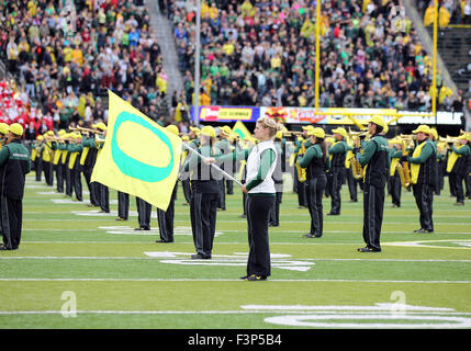 Autzen Stadium, Eugene, OR, USA. 10. Oktober 2015. Die Oregon Ducks Blaskapelle ausführt, bevor der NCAA Football-Spiel zwischen den Enten und die Washington State Cougars Autzen Stadium, Eugene, OR. Larry C. Lawson/CSM/Alamy Live-Nachrichten Stockfoto