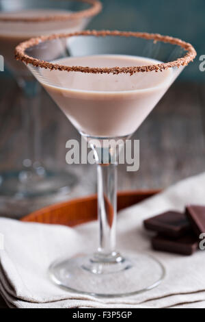 Schokoladen-Martini Cocktail aus Schokolade, Sahne und Wodka hergestellt Stockfoto