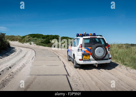 2 Juli 2014 Pfad durch die Dünen an der Zandzeebar am Strand von Formerum Aan Zee. Die Zandzee Bar bei Paal 11 an der Noordz Stockfoto