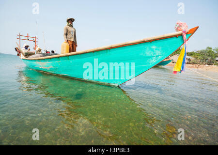 Lebensstil in Koh Pou-Insel in der Nähe von Rabbit Island und vietnamesische Wasser - Kep-Provinz, Kambodscha. Fischer. Stockfoto