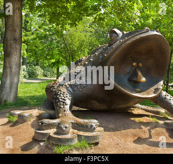 Kiew, Ukraine - 6. Mai 2012: Skulptur Frosch im Park. Stockfoto