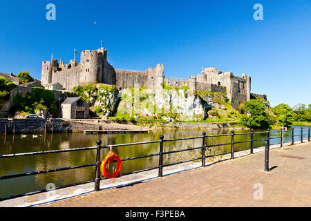 Das 12. Jahrhundert Pembroke Castle und Pembroke River, Pembrokeshire, Wales, UK Stockfoto