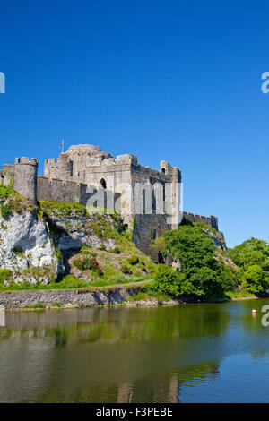 Das 12. Jahrhundert Pembroke Castle und Pembroke River, Pembrokeshire, Wales, UK Stockfoto