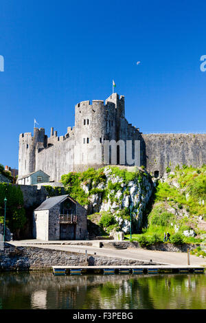 Das 12. Jahrhundert Pembroke Castle und Pembroke River, Pembrokeshire, Wales, UK Stockfoto