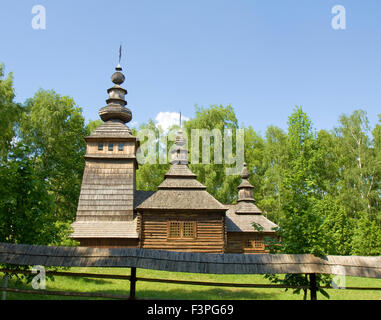 Mittelalter Woode orthodoxe Kirche im freien Museum der Holzarchitektur Shevchenkovskiy Gay in Stadt Lemberg (Lviv) in der Ukraine. Stockfoto