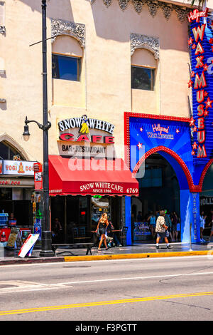 Die Snow White Cafe neben das Wachsfigurenkabinett auf dem Hollywood Boulevard in Los Angeles CA Stockfoto