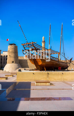 Al Fahidi Fort (1787), beherbergt das Dubai Museum und ältesten Gebäude der Stadt. Dubai, Vereinigte Arabische Emirate. Stockfoto