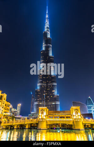 DUBAI, Vereinigte Arabische Emirate - Februar 10: Fassade Burj Khalifa am 10. Februar 2014 in Dubai, VAE. Burj Khalifa ist eine höchste Gebäude der Welt Stockfoto