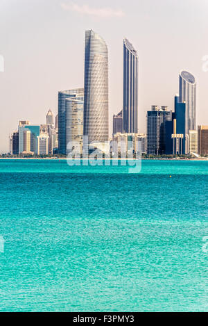 Abu Dhabi Skyline, Vereinigte Arabische Emirate Stockfoto