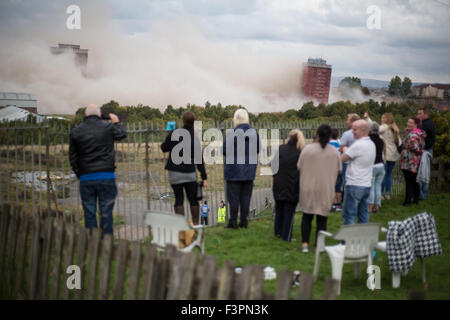 Glasgow, Vereinigtes Königreich. 11. Oktober 2015. Der Abriss der legendären Red Road Wohnungen im East End von Glasgow, Schottland, am Sonntag, 11. Oktober 2015. Bildnachweis: Jeremy Sutton-Hibbert/Alamy Live-Nachrichten Stockfoto