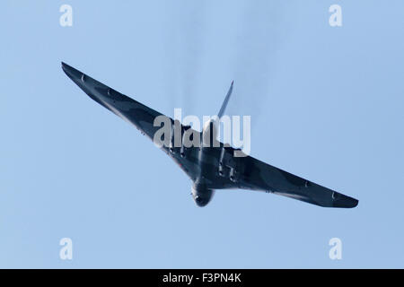 Hellingly, East Sussex, UK.  11. Oktober 2015.  Vulcan Bomber xh558 auf seiner Abschiedstournee über Hellingly, East Sussex, UK Credit: Ed Brown/Alamy Live News Stockfoto
