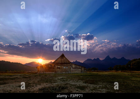 Sonnenuntergang am historischen Thomas Alma & Lucille Moulton Scheune; Moulton Homestead; Mormonen Zeile Altstadt; Grand Teton Nationalpark Stockfoto