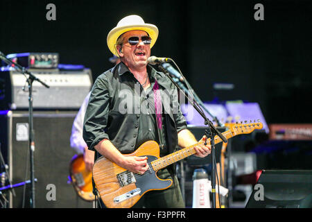 Elvis Costello führt live auf Tour im Jahr 2015 Stockfoto